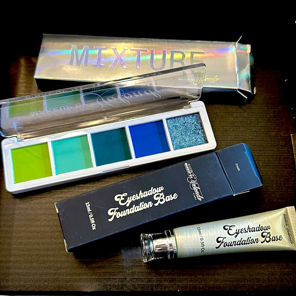 Playing in Makeup by Yolondo PIMBY eyeshadow & foundation base. Brand new.